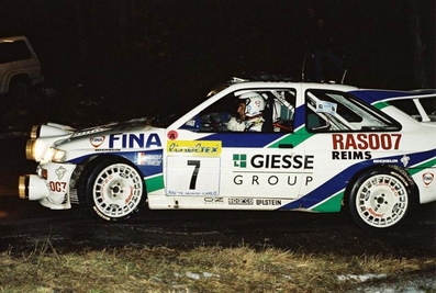 François Delecour - Cathy François
63º Rallye Automobile de Monte-Carlo 1995. Ford Escort RS Cosworth (M511 WJN). Clasificado 2º.

Del 21 al 26 de Enero, Monte-Carlo.
Superficie: asfalto - nieve.

El Rally tenia un total de 2607.00 km de los que 546.80 km divididos en 21 tramos eran especiales.

Se inscribieron 207 equipos, tomaron la salida 204, finalizaron 83.@
Palabras clave: ;Ford;Escort;Cosworth;Montecarlo;1995