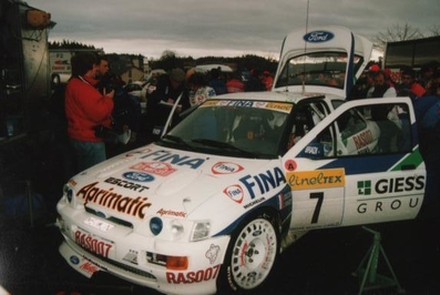 Asistencia del Equipo R.A.S. Ford en 63º Rallye Automòbile de  de Monte-Carlo 1995
En el Ford Escort RS Cosworth (M511 WJN) de François Delecour - Cathy François, clasificado 2º.

Del 21 al 26 de Enero, Monte-Carlo.
Superficie: asfalto - nieve.

El Rally tenia un total de 2607.00 km de los que 546.80 km divididos en 21 tramos eran especiales.

Se inscribieron 207 equipos, tomaron la salida 204, finalizaron 83.@
Palabras clave: ;Ford;Escort;Cosworth;Montecarlo;1995;Asistencias