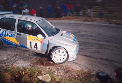 Jean Ragnotti - Gilles Thimonier
63º Rallye Automobile de Monte-Carlo 1995. Renault Clio Maxi (20 BBJ 91). Clasificado 7º.

Del 21 al 26 de Enero, Monte-Carlo.
Superficie: asfalto - nieve.

El Rally tenia un total de 2607.00 km de los que 546.80 km divididos en 21 tramos eran especiales.

Se inscribieron 207 equipos, tomaron la salida 204, finalizaron 83.@
Palabras clave: ;Gilles_Thimonier;Renault;Clio;Maxi;Montecarlo;1995