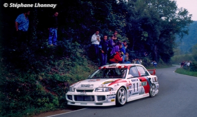 Tommi Makinen - Seppo Harjanne
31º Rallye Catalunya - Costa Brava - Rallye de España 1995. Mitsubishi Lancer Evo III (M5 MRE). Abandonó por el accidente de la imagen en SS18 l'Enclusa - Sant Hilari 2 de 27.57 Km.

Del 23 al 25 de Octubre, Lloret de Mar, Girona, Catalunya, España.
Superficie: asfalto.

El Rally tenia un total de 1663.71 km de los que 474.35 km divididos en 23 tramos eran especiales.

Tomaron la salida 81 equipos, finalizaron 42.

© Stéphane Lhonnay.
@
Palabras clave: ;Mitsubishi;Lancer;Catalunya;España;1995;Costa_Brava;Crash;Spain
