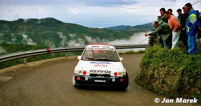 Carlos Sainz Cenamor - Luís Moya
38º Rallye Sanremo - Rallye d'Italia 1996. Ford Escort RS Cosworth (N5 FMC). Clasificado 2º.

Del 13 al 16 de Octubre, Sanremo, Liguria, Imperia, Italia.
Superficie: asfalto - tierra.

El Rally tenia un total de 1958.12 km de los que 413.32 km divididos en 18 tramos eran especiales (una de ellas fue cancelada SS1 Nerbisci 1 de 32.17 Km a causa del fuerte accidente de Tommi Mäkinen - Seppo Harjanne del que por suerte salieron ilesos).

Tomaron la salida 108 equipos, finalizaron 47.

© Jan Marek
@
Palabras clave: ;Luis_Moya;Ford;Escort;Cosworth;Sanremo;1996