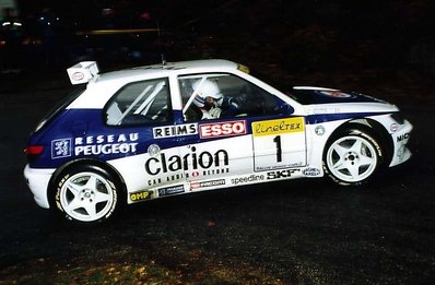 François Delecour - Hervé Sauvage
62º Rallye Automobile de Monte-Carlo 1996. Peugeot 306 Maxi (320 LDA 75). Clasificado 2º.

Del 20 al 25 de Enero, Monaco.
Superficie: asfalto - nieve.

El Rally tenia un total de 2569.00 km de los que 529.85 km divididos en 21 tramos eran especiales (2 de ellos fueron cancelados SS14 Les Quatres Chemins 1 y SS20 Les Quatres Chemins 2 de 33.50 km cada uno).

Tomaron la salida 150 equipos, finalizaron 99.@
Palabras clave: Peugeot;Maxi;Montecarlo;1996