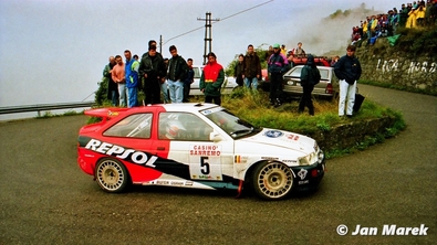 Bruno Thiry - Stéphane Prévot
38º Rallye Sanremo - Rallye d'Italia 1996. Ford Escort RS Cosworth (M40 FMC). Clasificado 3º.

Del 13 al 16 de Octubre, Sanremo, Liguria, Imperia, Italia.
Superficie: asfalto - tierra.

El Rally tenia un total de 1958.12 km de los que 413.32 km divididos en 18 tramos eran especiales (una de ellas fue cancelada SS1 Nerbisci 1 de 32.17 Km a causa del fuerte accidente de Tommi Mäkinen - Seppo Harjanne del que por suerte salieron ilesos).

Tomaron la salida 108 equipos, finalizaron 47.

© Jan Marek
@
Palabras clave: Bruno_Thiry;Ford;Escort;Cosworth;Sanremo;1996