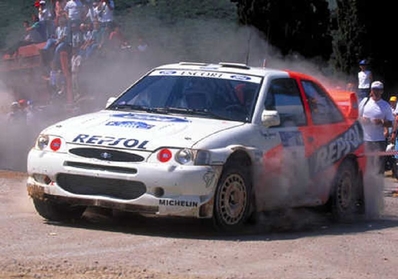 Carlos Sainz Cenamor - Lui­s Moya
44º Acropolis Rally 1997. Ford Escort WRC (P8 FMC). Clasificado 1º.

Del 7 al 11 de Junio, Atenas, Grecia.
Superficie: tierra.

El Rally tenia un total de 1259.69 Km de los que 402.86 Km divididos en 20 tramos eran especiales.

Se inscribieron 102 equipos, tomaron la salida 101, finalizaron 57.@
Palabras clave: ;Luis_Moya;Ford;Escort;WRC;Grecia;1997;Acropolis