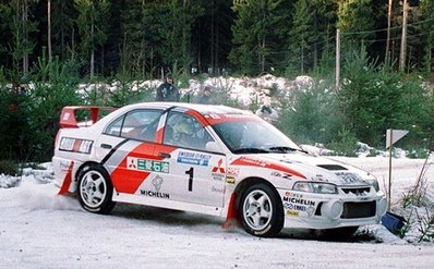 Tommi Mäkinen - Seppo Harjanne
46º International Swedish Rally 1997. Mitsubishi Lancer Evo IV (P2 MRE). Clasificado 3º.

Del 7 al 10 de Febrero, Karlstad, Suecia.
Superficie: nieve - hielo.

El Rally tenia un total de 1613.42 km de los que 411.17 km divididos en 24 tramos eran especiales.

Se inscribieron 73 equipos, tomaron la salida 72, finalizaron 44.@
Palabras clave: Tommi_Makinen;Seppo_Harjanne;Mitsubishi;Lancer;Suecia;1997