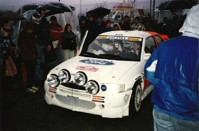 Armin Schwarz - Denis Giraudet
65º Rallye Automobile de Monte-Carlo 1997. Ford Escort WRC (P77 MC). Clasificado 4º.

Del 18 al 22 de Enero, Monte-Carlo.
Superficie: asfalto - nieve.

El Rally tenia un total de 1704.90 km de los que 398.31 km divididos en 18 tramos, eran especiales.

Tomaron la salida 23 equiposs, finalizaron 17.@
Palabras clave: ;Ford;Escort;WRC;Montecarlo;1997;parque_cerrado