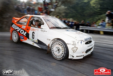 Juha Kankkunen - Juha Repo
39º Rallye Sanremo - Rallye d'Italia 1997. Ford Escort WRC (R1 FMC). Clasificado 4º.

Del 12 al 15 de Octubre, Sanremo, Imperia, Liguria, Italia.
Superficie: asfalto.

El Rally tenia un total de 1,365.91 Km de los que 396.21 Km divididos en 25 tramos eran especiales, (3 de ellos fueron cancelados SS1 Poggio de 2.09 Km, SS2 S.Romolo 1 de 10.02 Km y SS19 Baiardo 2 de 10.47 Km).

Se inscribieron 125 equipos, tomaron la salida 125, finalizaron 67.

© Sergio Biancolli
@
Palabras clave: ;Sanremo;Italia;Ford;WRC;Escort;1997