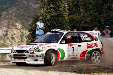 Didier Auriol - Denis Giraudet
39º Rallye Sanremo - Rallye d'Italia 1997. Toyota Corolla WRC (K-AM 495). Clasificado 8º.

Del 12 al 15 de Octubre, Sanremo, Imperia, Liguria, Italia.
Superficie: asfalto.

El Rally tenia un total de 1,365.91 Km de los que 396.21 Km divididos en 25 tramos eran especiales, (3 de ellos fueron cancelados SS1 Poggio de 2.09 Km, SS2 S.Romolo 1 de 10.02 Km y SS19 Baiardo 2 de 10.47 Km).

Se inscribieron 125 equipos, tomaron la salida 125, finalizaron 67.@
Palabras clave: Didier_Auriol;Toyota;Celica;WRC;Sanremo;Italia;1997