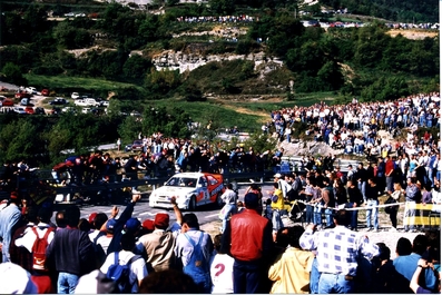 Carlos Sainz Cenamor - Luís Rodríguez Moya
33º Rallye Catalunya - Costa Brava - Rallye de España) 1997. Ford Escort WRC (P8 FMC). Clasificado 10º.
Foto en el mí­tico tramo de 