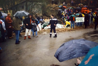 José Maria Ponce - Gaspar Leon
65º Rallye Automobile de Monte-Carlo 1997. Toyota Celica GT-Four (ST205). Abandono por el accidente de la imagen en SS12 Plan de Vitrolles de 18.60 Km.

El Ford Escort RS Cosworth era de César Baroni - Dominique Savignoni, abandonó por accidente en el mismo sitio que Ponce, como se puede ver en la foto.

Del 18 al 22 de Enero, Monte-Carlo.
Superficie: asfalto - nieve.

El Rally tenia un total de 1704.90 km de los que 398.31 km divididos en 18 tramos, eran especiales.

Tomaron la salida 23 equiposs, finalizaron 17.
@
Palabras clave: ;Toyota;Celica;GT-Four;ST205;Montecarlo;1997;crash;Ford;Escort;RS;Cosworth