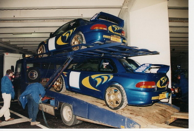 65º Rallye Automobile de Monte-Carlo 1997
Los 2 Subaru Impreza WRC de Colin McRae - Nicky Grist y Piero Liatti - Fabrizia Pons.
Abandono por accidente en SS7 St. Jean en Royan de 33 Km y clasificado 1º respectivamente.
El Rally tenia un total de 1704.9 km de los que 409.74 km divididos en 18 tramos, eran especiales.
Tomaron la salida 23 participantes, finalizaron 17.
Palabras clave: Subaru;Impreza;Montecarlo;1997