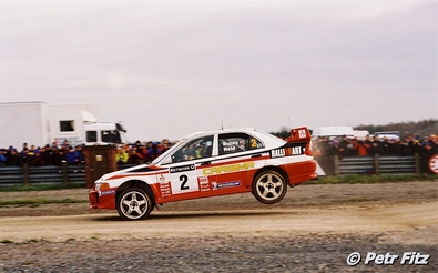 Richard Burns - Robert Reid
54º Network Q Rally de Gran Bretaña 1998. Mitsubishi Lancer Evo 5 (R66 MRE). Clasificado 1º.

Del 22 al 24 de Noviembre, Cheltenham, Inglaterra.
Superficie: tierra - asfalto.

El Rally tenia un total de 1175.90 km de los que 383.85 km divididos en 28 tramos eran especiales.

Tomaron la salida 168 equipos, finalizaron 82.

© Petr Fitz
@@
Palabras clave: Richard_Burns;Mitsubishi;Lancer;Gran_Bretaña;1998;Inglaterra