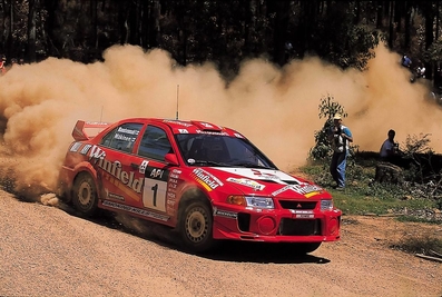 Tommi Mäkinen - Risto Mannisenmäki
11º API Rally Australia 1998. Mitsubishi Lancer Evo 5. Clasificado 1º.

Del 5 al 8 de Noviembre, Perth, Bunning.
Superficie: tierra.gravel 404.69 km

El Rally tenia un total de 1408.1 km de los que 404.69 km divididos en 24 tramos eran especiales.

Tomaron la salida 94 equipos, finalizaron 58.@
Palabras clave: ;Mitsubishi;Lancer;Evo5;Australia;1998