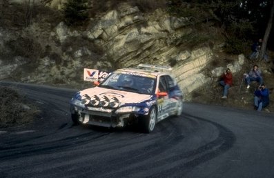 François Delecour - Daniel Grataloup
66º Rallye Automobile de Monte-Carlo 1998. Peugeot 306 Maxi (763 LYV 75). Clasificado 10º.

El Maxi lleva las cicatrices producidas por la espectacular salida de carretera en el Col de Garcinets.

Del 19 al 21 de Enero, Monte-Carlo.
Superficie: asfalto - nieve.

El Rally tenia un total de 1454.53 km de los que 359.19 km divididos en 18 tramos eran especiales.

Tomaron la salida 106 equipos, finalizaron 60.
@
Palabras clave: François_Delecour;Peugeot;Montecarlo;1998