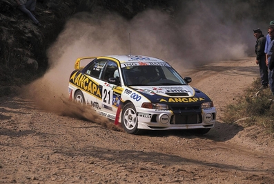 Gustavo Trelles - Jorge del Buono
32º TAP Rallye de Portugal 1998. Mitsubishi Lancer Evo IV. Clasificado 16º.

Del 22 al 25 de Marzo, Matosinhos, Porto, Portugal.
Superficie: tierra 

El Rally tenia un total de 1701.81 km de los que 380.18 km divididos en 28 tramos, eran especiales.

Se inscribieron 116 equipos, tomaron la salida 116, finalizaron 47.@
Palabras clave: Gustavo_Trelles;Mitsubishi;Lancer;Portugal;1998
