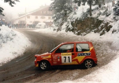 Giorgio Faletti - Giuseppe Cerri
66º Rallye Automobile de Monte-Carlo 1998. Fiat Cinquecento Sporting. Clasificado 54º.

Del 19 al 21 de Enero, Monte-Carlo .
Superficie: asfalto - nieve.

El Rally tenia un total de 1454.53 km de los que 359.19 km divididos en 18 tramos eran especiales.

Tomaron la salida 106 equipos, finalizaron 60.@
Palabras clave: Fiat;Cinquecento;Montecarlo;1998;nieve