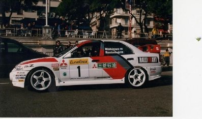 Tommi Mäkinen - Risto Mannisenmäki
66º Rallye Automobile de Monte-Carlo 1998. Mitsubishi Lancer Evo IV (P22 MRE). Abandonó por accidente en SS7 Bayons de 22.55 km.

Del 19 al 21 de Enero, Monte-Carlo .
Superficie: asfalto - nieve.

El Rally tenia un total de 1454.53 km de los que 359.19 km divididos en 18 tramos eran especiales.

Tomaron la salida 106 equipos, finalizaron 60.@

Palabras clave: Mitsubishi;Carisma;Montecarlo;1998