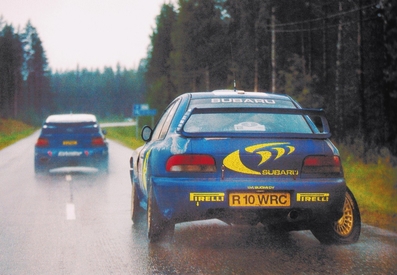 Colin McRae - Nicky Grist
48º Neste Rally Finland 1998.  Subaru Impreza S5 WRC 98 (R10 WRC). Abandonó por la suspensión rota.

En SS4 Lankamaa de 26.20 Km tuvo una salida de pista con toque, intento llegar a la asistencia del equipo antes de la SS5, sin éxito.

Del 21 al 23 de Agosto, Jyväskylä.
Superficie: tierra.

El Rally tenia un total de 1271.10 km de los que 384.10 km divididos en 24 tramos eran especiales.

Se inscribieron 116 equipos, tomaron la salida 116, finalizaron 62.
@
Palabras clave: ;Subaru;Impreza;WRC;Finlandia;1998;Crash