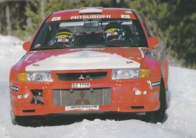 Tommi Mäkinen - Risto Mannisenmaki
67º Rallye Automobile de Monte-Carlo 1999. Mitsubishi Lancer Evo VI (S2 TMR). Clasificado 1º.

Del 17 al 20 de Enero, Monte-Carlo.
Superficie: asfalto - nieve.

El Rally tenia un total de 1613.7 km de los que 424.6 km divididos en 14 tramos eran especiales.

Tomaron la salida 86 equipos, finalizaron 46.@
Palabras clave: Tommi_Mäkinen;Mitsubishi;Lancer;Evo;VI;Montecarlo;1999;nieve