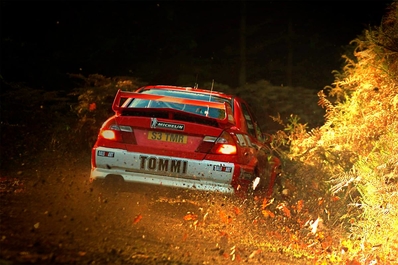 Tommi Mäkinen - Risto Mannisenmäki
55º Network Q Rally de Gran Bretaña 1999. Mitsubishi Lancer Evo VI (S3 TMR). Abandonó por motor SS20 Resolfen de 46.45 km.

Del 21 AL 23 de Noviembre, Cheltenham.
Superficie: tierra - asfalto.

El Rally tení­a un total de 1815.48 km de los que 389.39 km divididos en  22 tramos eran especiales.

Se inscribieron 186 equipos, tomaron la salida 160, finalizaron 89.@
Palabras clave: ;Mitsubishi;Lancer;Gran_Bretaña;1999;WRC