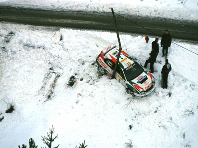 Carlos Sainz Cenamor - Luís Moya
67º Rallye Automobile de Monte-Carlo 1999. Toyota Corolla WRC (K-AM 934). Abandonó por accidente en SS1 Plan de Vitrolles - Faye de 48.28 Km.

Del 17 al 20 de Enero, Monte-Carlo.
Superficie: asfalto - nieve.

El Rally tenia un total de 1613.7 km de los que 424.6 km divididos en 14 tramos, eran especiales.

Tomaron la salida 86 equipos, finalizaron 46.@

Palabras clave: ;Luis_Moya;Toyota;Corolla;WRC;Montecarlo;1999;crash