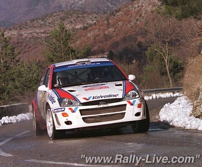 Simon Jean-Joseph - Fred Gallagher
67º Rallye Automobile de Monte-Carlo 1999. Ford Focus WRC 99 (S8 FMC). Finalizó 10º pero fue descalificado por considerarse que la bomba de agua era ilegal.

Del 17 al 20 de Enero, Monte-Carlo.
Superficie: asfalto - nieve.

El Rally tenia un total de 1613.20 km de los que 424.69 km divididos en 14 tramos eran especiales.

Tomaron la salida 86 equipos, finalizaron 46.@
Palabras clave: Ford;Focus;WRC;Montecarlo;1999