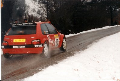 Jesús Puras - Marc Martí
67º Rallye Automobile de Monte-Carlo 1999. Citröen Saxo Kit Car (82 ARR 92). Abandonó por motor en SS1 Plan de Vitrolles - Faye de 48.28 Km.

Del 17 al 20 de Enero, Monte-Carlo.
Superficie: asfalto - nieve.

El Rally tenia un total de 1613.7 km de los que 424.6 km divididos en 14 tramos eran especiales.

Tomaron la salida 86 equipos, finalizaron 46.@
Palabras clave: Jesus_Puras;Citroen;Saxo;Kit-Car;Montecarlo;1999