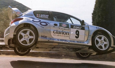 François Delecour - Daniel Grataloup
44º Tour de Corse - V Rallye de France 2000. Peugeot 206 WRC (206 NHW 75). Clasificado 2º.

Del 28 de Septiembre al 1 de Octubre, Ajaccio, Córcega, Francia.
Superficie: asfalto.

El Rally tenia un total de 1105.67 Km de los que 385.01 Km divididos en 18 tramos eran especiales,(uno de ellos fue cancelado SS8 Taverna - Pont de Ca de 16.14 Km).

Se inscribieron 124 equipos, tomaron la salida 120, finalizaron 80.@
Palabras clave: ;Peugeot;WRC;Corse;Corcega;2000;