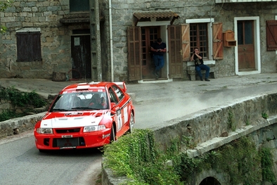 Tommi Mäkinen - Risto Mannisenmäki
44º Tour de Corse - V Rallye de France 2000. Mitsubishi Lancer Evo VI (X3 MMR). Abandonò por accidente en SS13 Vero - Pont d'Azzana 2 de 18.22 km.
El Rally tenia un total de 1,105.67 Km de los que 385.01 Km divididos en 18 tramos eran especiales,(uno de ellos fue cancelado SS8 Taverna - Pont de Ca de 16.14 Km).
Se inscribieron 124 equipos, tomaron la salida 120, finalizaron 80.@
Palabras clave: ;Mitsubishi;Lancer;Corse;Corcega;France;Francia;2000