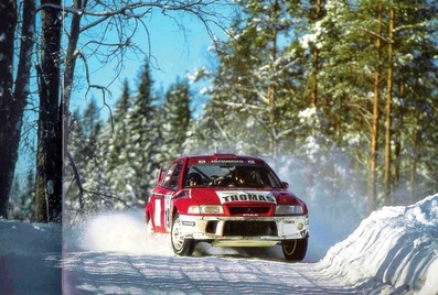 Thomas Radström - Christina (Tina) Thörner
50º International Swedish Rally 2001. Mitsubishi Carisma GT Evo VI (S44 TMR). Clasificado 2º.

Del 8 al 11 de Febrero, Karlstad.
Superficie: nieve - hielo.

El Rally constaba de 3 etapas con 380.31 km cronometrados divididos en 17 tramos especiales.

Tomaron la salida 75 equipos, finalizaron 41.@
Palabras clave: Mitsubishi;Carisma;Suecia;2001
