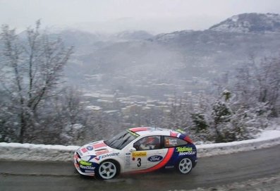 Carlos Sainz Cenamor - Luis Moya
69º Rallye Automobile de Monte-Carlo 2001. Ford Focus WRC '01 (V10 FMC). Clasificado 2º.

Del 18 al 21 de Enero, Mónaco.
Superficie: asfalto - nieve.

El Rally tenia un total de 1738.81 km de los que 392.18 km divididos en 15 tramos eran especiales, (una de ellas fue cancelada SS10 Comps 2 de 20.53 Km).

Se inscribieron 60 equipos, tomaron la salida 56, finalizaron 27.@
Palabras clave: Ford;Focus;Montecarlo;2001;nieve