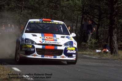Carlos Sainz Cenamor - Lui­s Moya
37º Rallye Catalunya - Costa Brava - Rallye de España 2001. Ford Focus WRC '01 (V10 FMC). Clasificado 5º.
Ford Motor Co. Ltd.

Del 22 al 25 de Marzo, Lloret de Mar, Girona, Catalunya, España.
Superficie: asfalto.

El Rally tenia un total de 1779.13 km de los que 383.18 km divididos en 18 tramos eran especiales, (una de ellas fue cancelada SS12 La Riba 2 de 35.89 Km).

Se inscribieron 79 equipos, tomaron la salida 76, finalizaron 36.

© Roberto Gnudi
@@
Palabras clave: Ford;Focus;WRC;Catalunya;Costa_Brava;España;2001;Spain