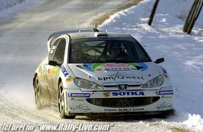 Toni Gardemeister - Paavo Lukander
69º Rallye Automobile de Monte-Carlo 2001. Peugeot 206 WRC (206 MWL 75). Clasificado 5º.

Del 18 al 21 de Enero, Mónaco.
Superficie: asfalto - nieve.

El Rally tenia un total de 1738.81 km de los que 392.18 km divididos en 15 tramos eran especiales, (una de ellas fue cancelada SS10 Comps 2 de 20.53 Km).

Se inscribieron 60 equipos, tomaron la salida 56, finalizaron 27.@
Palabras clave: Peugeot;WRC;Montecarlo;2001;nieve