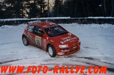 Stefano Macaluso - Stefano Sinibaldi
69º Rallye Automobile de Monte-Carlo 2001. Fiat Punto Kit Car. Clasificado 27º.

Del 18 al 21 de Enero, Mónaco.
Superficie: asfalto - nieve.

El Rally tenia un total de 1738.81 km de los que 392.18 km divididos en 15 tramos eran especiales, (una de ellas fue cancelada SS10 Comps 2 de 20.53 Km).

Se inscribieron 60 equipos, tomaron la salida 56, finalizaron 27.@
Palabras clave: Fiat;Punto;Kit_Car;Montecarlo;2001;Nieve