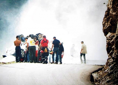 Tommi Makinen - Risto Mannisenmaki
45º Rallye Tour de Corse-Rallye de Francia 2001. Mitsubishi Lancer WRC (Y5 MMR). Abandonó por el accidente de la foto en SS5 Ocana - Radicale 2 de 27.64 Km.

A causa de este accidente se acabó suspendiendo el tramo.

Del 18 al 21 de Octubre, Ajaccio
Superficie: asfalto.

El Rally constaba de 3 etapas y un total de 903.50 Km de los que 394.04 Km divididos en 16 tramos eran especiales (uno de ellos fue cancelado SS5 Ocana - Radicale 2 de 27.64 Km por el accidente de Tommi Makinen).

Se inscribieron 93 equipos, tomaron la salida 85, finalizaron 50.
@
Palabras clave: ;Mitsubishi;Lancer;WRC;Corse;Corcega;2001;Crash
