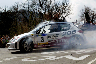 Gilles Panizzi - Hervé Panizzi
38º Rallye Catalunya - Costa Brava - Rallye de España 2002. Peugeot 206 WRC (334 NQZ 75). Clasificado 1º.

Del 21 al 24 de Marzo, Lloret de Mar, Girona, Catalunya, España.
Superficie: asfalto.

El Rally tenia un total de 1948.95 km de los que 394.98 km divididos en 18 tramos eran especiales (3 de ellas fueron canceladas SS1 Riudecanyes 1 de 12.66 Km, SS7 Coll de Bracons 1 de 19,66 Km y SS8 Vallfogona 1 de 14.54 Km).

Se inscribieron 74 equipos, tomaron la 68, finalizaron 40.@
Palabras clave: Gilles_Panizzi;Peugeot;WRC;Catalunya;España;2002;Spain;Puente_eje