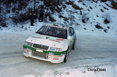 Roman Kresta - Jan Tomanek
70º Rallye Automobile de Monte-Carlo 2002. Skoda Octavia WRC Evo2 (MBS 97-68). Abandonó por accidente en SS7 Puget - Toudon 2 de 26.76 Km.

Del 18 al 20 de Enero, Monaco.
Superficie: asfalto - nieve.

El Rally tenia un total de 1424.55 km km de los que 396.78 km divididos en 15 tramos eran especiales, (una de ellas fue cancelada SS2 Sisteron - Thoard 1 de 36.73 Km).

Se inscribieron 55 equipos, tomaron la salida 54, finalizaron 26.@
Palabras clave: Montecarlo;Skoda;Octavia;2002;nieve