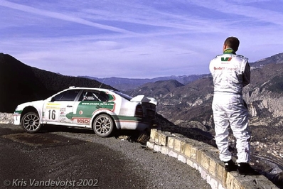 Roman Kresta - Jan Tomanek
70º Rallye Automobile de Monte-Carlo 2002. Skoda Octavia WRC Evo2 (MBS 97-68). Abandonó por el accidente de la imagen en SS7 Puget - Toudon 2 de 26.76 Km.

Del 18 al 20 de Enero, Monaco.
Superficie: asfalto - nieve.

El Rally tenia un total de 1424.55 km km de los que 396.78 km divididos en 15 tramos eran especiales, (una de ellas fue cancelada SS2 Sisteron - Thoard 1 de 36.73 Km).

Se inscribieron 55 equipos, tomaron la salida 54, finalizaron 26.@
Palabras clave: Montecarlo;Skoda;Octavia;2002;Crash