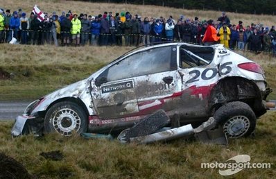 Marcus Grönholm - Timo Rautiainen
58º Network Q de Gran Bretaña 2002. Peugeot 206 WRC. Abandonò por accidente en SS10 Halfway 1 de 17.28 Km.
El Rally tenia un total de 1641.37 km de los que 391.89 km divididos en 17 tramos, eran especiales, (una de ellas fue cancelada SS4 Brechfa 2 de 23.12 Km).
Se inscribieron 94 participantes, tomaron la salida 85, finalizaron 38.@
Palabras clave: Marcus_Gronholm;Timo_Rautiainen;Peugeot;WRC;Gran_Bretaña;2002;crash