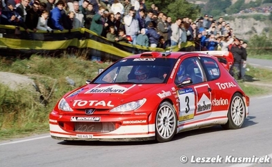 Gilles Panizzi - Hervé Panizzi
39º Rallye Catalunya - Costa Brava - Rallye de España 2003. Peugeot 206 WRC (945 NVB 75). Clasificado 1º.

Del 24 al 26 de Octubre, Lloret de Mar, Girona, Catalunya, España.
Superficie: asfalto.

El Rally tenia un total de 1553.72 Km de los que 381.18 Km divididos en 22 tramos eran especiales.

Se inscribieron 49 equipos, tomaron la salida 47, finalizaron 33.

© Leszek Kusmirek
@
Palabras clave: Peugeot;WRC;Catalunya;2003;Spain