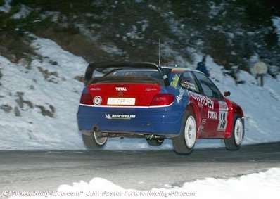 Sébastien Loeb - Daniel Elena
71º Rallye Automobile de Monte-Carlo 2003. Citroën Xsara WRC (32 CSP 92). Clasificado 1º.

Del 24 al 26 de Enero, Monaco.
Superficie: asfalto - nieve.

El Rally tenia un total de 1357.92 km de los que 415.02 km divididos en 14 tramos eran especiales.

Tomaron la salida 50 equipos, finalizaron 29.@
Palabras clave: Sebastien_Loeb;Citroen;Xsara;WRC;2003;Montecarlo