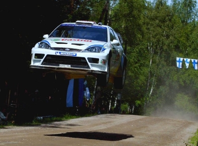 Markko Martin - Michael Park
53º Neste Rally Finlandia 2003. Ford Focus RS WRC 03. Clasificado 1º.
El Rally tenia un total de 1,727.60 Km de los que 409.18 Km divididos en 23 tramos eran especiales.
Se inscribieron 73 equipos, tomaron la salida 71, finalizaron 35.@
Palabras clave: Markko_Martin;Ford;Focus;RS;WRC;Finlandia;2003