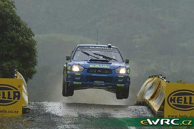 Peter Solberg - Phil Mills
33º Propecia Rally Nueva Zelanda 2003. Subaru Impreza S9 WRC '03 (S50 WRT). Clasificado 3º.
El Rally tenia un total de 1,297.81 Km de los que 403.52 Km divididos en 22 tramos eran especiales.
Se inscribieron 86 equipos, tomaron la salida 80, finalizaron 46.

© Teams
@
Palabras clave: Peter_Solberg;Subaru;Impreza;WRC;Nueva_Zelanda;2003;