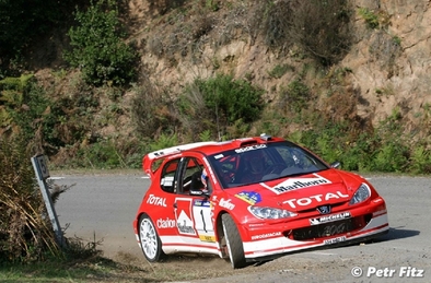 Marcus Grönholm - Timo Rautiainen
39º Rallye Catalunya - Costa Brava - Rallye de España 2003. Peugeot 206 WRC (945 NVB 75). Clasificado 6º.

Del 24 al 26 de Octubre, Lloret de Mar, Girona, Catalunya, España.
Superficie: asfalto.

El Rally tenia un total de 1553.72 Km de los que 381.18 Km divididos en 22 tramos eran especiales.

Se inscribieron 49 equipos, tomaron la salida 47, finalizaron 33.

© Petr Fitz
@@
Palabras clave: Peugeot;WRC;Catalunya;2003;Spain