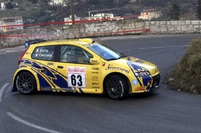 Massimo Ceccato - Mitia Dotta
71º Rallye Automobile de Monte-Carlo 2003. Fiat Punto S1600. Clasificado 21º.

Del 24 al 26 de Enero, Monaco.
Superficie: asfalto - nieve.

El Rally tenia un total de 1357.92 km de los que 415.02 km divididos en 14 tramos eran especiales.

Tomaron la salida 50 equipos, finalizaron 29.@
Palabras clave: Fiat;Punto;Montecarlo;2003