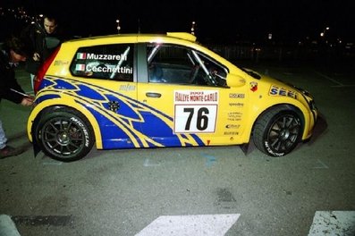 Luca Cecchettini - Marco Muzzarelli
71º Rallye Automobile de Monte-Carlo 2003. Fiat Punto S1600 (BS 099CJ). Clasificado 25º.

Del 24 al 26 de Enero, Monaco.
Superficie: asfalto - nieve.

El Rally tenia un total de 1357.92 km de los que 415.02 km divididos en 14 tramos eran especiales.

Tomaron la salida 50 equipos, finalizaron 29.@
Palabras clave: Fiat;Punto;Montecarlo;2003;Parque_Cerrado