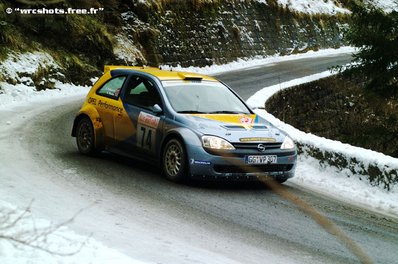 Kris Meeke - Chris Patterson
71º Rallye Automobile de Monte-Carlo 2003. Opel Corsa S1600 (GG VP 307). Clasificado 29º.

Del 24 al 26 de Enero, Monaco.
Superficie: asfalto - nieve.

El Rally tenia un total de 1357.92 km de los que 415.02 km divididos en 14 tramos eran especiales.

Tomaron la salida 50 equipos, finalizaron 29.@
Palabras clave: Kris_Meeke;Opel;Corsa;Montecarlo;2003;nieve