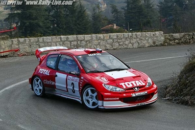 Gilles Panizzi - Hervé Panizzi
71º Rallye Automobile de Monte-Carlo 2003. Peugeot 206 WRC (206 NDQ 75). Abandonó por indisposición del piloto después de SS9 Les 4 Chemins - Sigale 2 de 32.11 km.

Del 24 al 26 de Enero, Monaco.
Superficie: asfalto - nieve.

El Rally tenia un total de 1357.92 km de los que 415.02 km divididos en 14 tramos eran especiales.

Tomaron la salida 50 equipos, finalizaron 29.@
Palabras clave: Peugeot;WRC;Montecarlo;2003