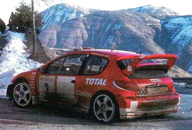 Gilles Panizzi - Hervé Panizzi
71º Rallye Automobile de Monte-Carlo 2003. Peugeot 206 WRC (206 NDQ 75). Abandonó por indisposición del piloto después de SS9 Les 4 Chemins - Sigale 2 de 32.11 km.

Del 24 al 26 de Enero, Monaco.
Superficie: asfalto - nieve.

El Rally tenia un total de 1357.92 km de los que 415.02 km divididos en 14 tramos eran especiales.

Tomaron la salida 50 equipos, finalizaron 29.@
Palabras clave: Peugeot;WRC;Montecarlo;2003;nieve
