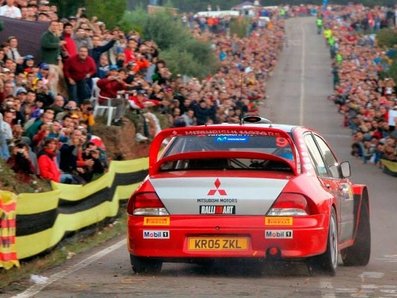 Harri Rovanperä - Risto Pietiläinen
41º RallyRACC Catalunya - Costa Daurada 2005. Mitsubishi Lancer WRC 05 (KR05 ZKL). Clasificado 10º.
SS7-11 El Lloar - La Figuera. Mítico cruce de "El Molar".

Del 28 al 30 de Octubre, Salou, Tarragona, Catalunya, España.
Superficie: asfalto.

358.75 km El Rally tenía un total de 1301.84 km de los que 358.75 km divididos en 15 tramos eran especiales.

Tomaron la salida 58 equipos, finalizaron 40.@
Palabras clave: Harri_Rovanpera;Mitsubishi;Lancer;WRC;Catalunya;2005;Molar